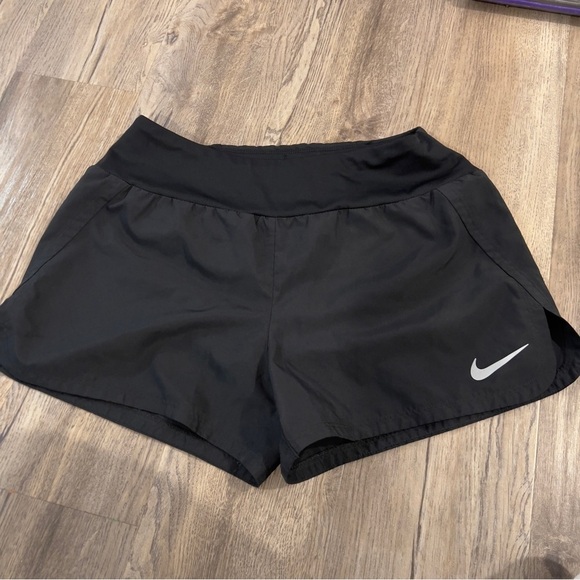 Nike shorts size S - Picture 2 of 4